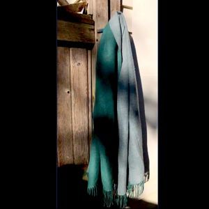 Reversible winter scarf